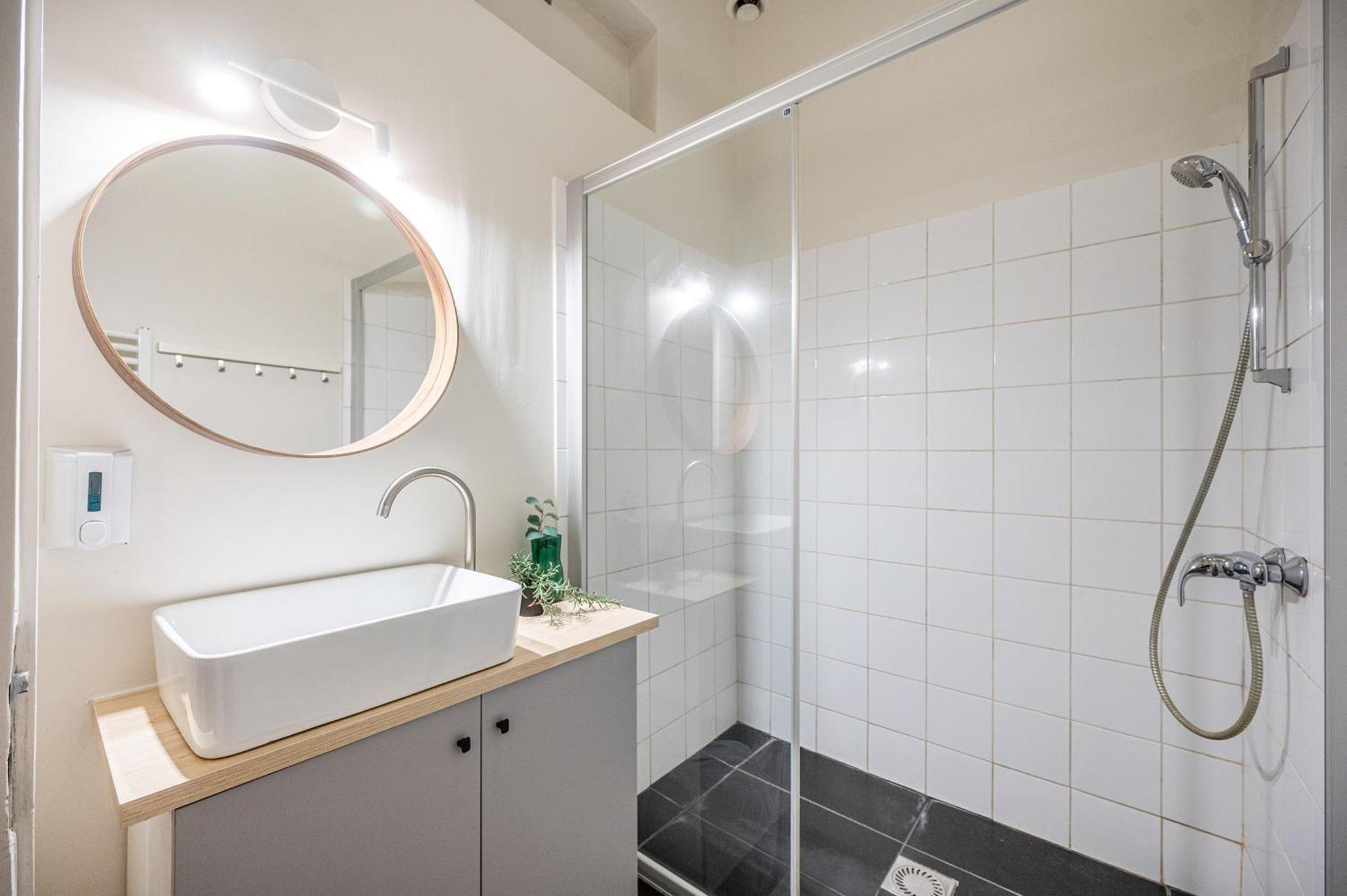 Central Avenue Residence Kaunas Bagian luar foto